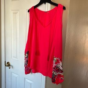 Elie Tahari GORGEOUS Silk  Floral Long peek Sleeve  Blouse